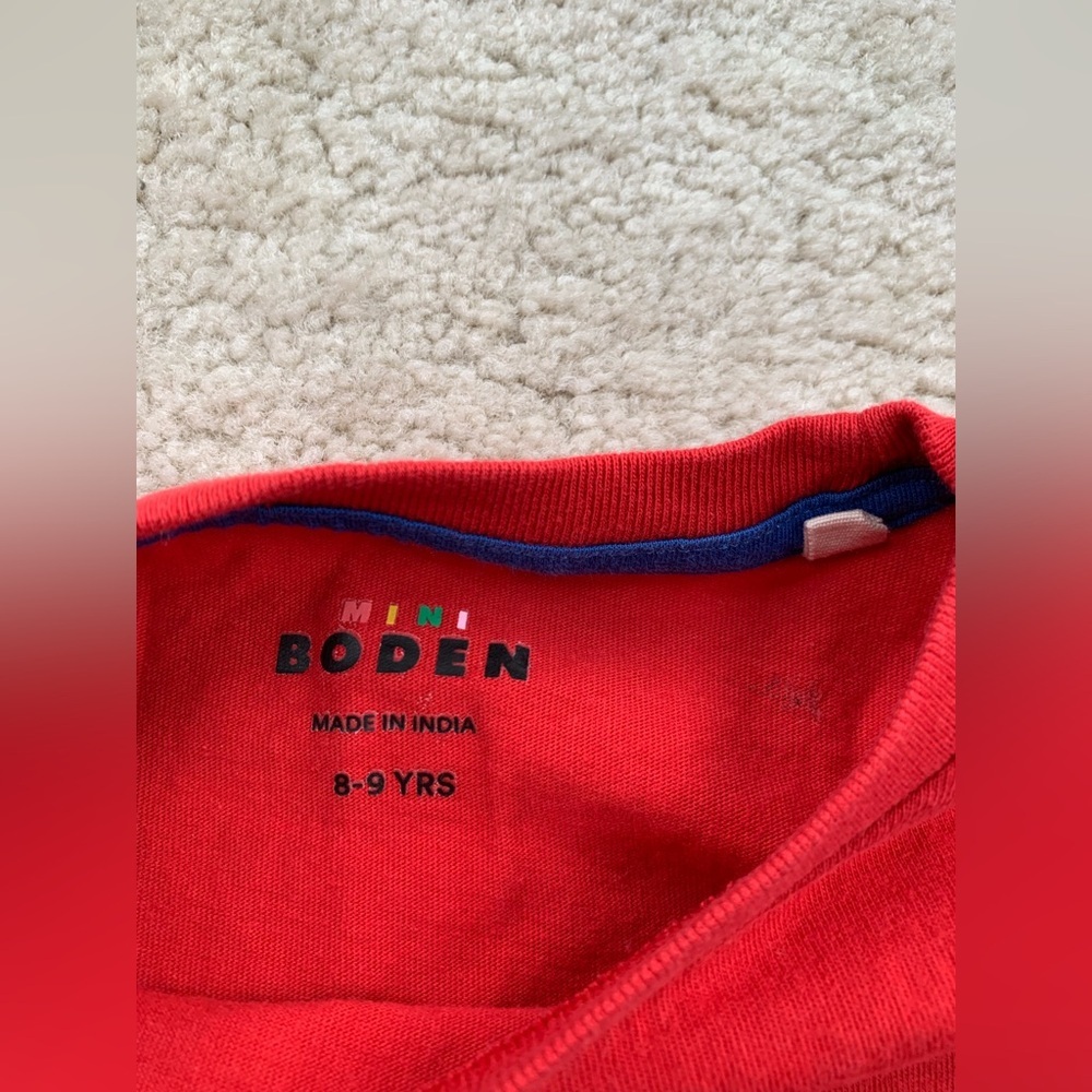 Mini Boden Size 8-9 Years Red Dog Shark Applique Short Sleeve T-Shirt - Picture 3 of 5